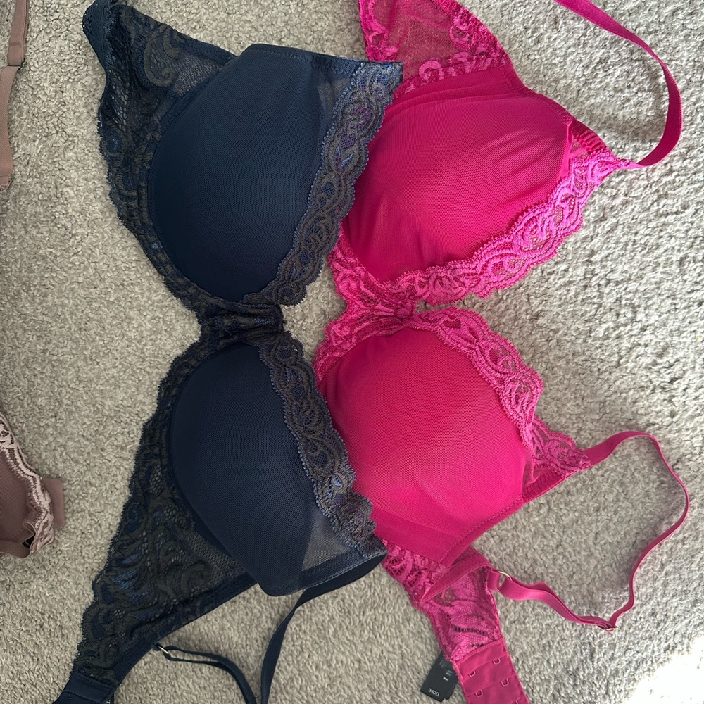 Two (2) New Natori “Feathers” Contour Plunge Lace Trim Bras - 34DD Navy and Pink